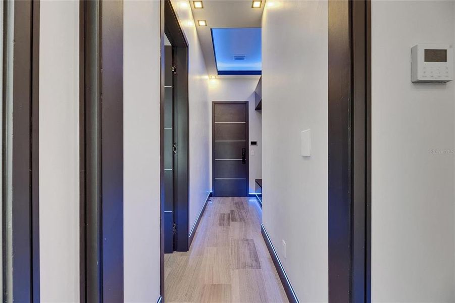 Spacious, unfurnished interior of a new home in , Apollo Beach (Image 68).