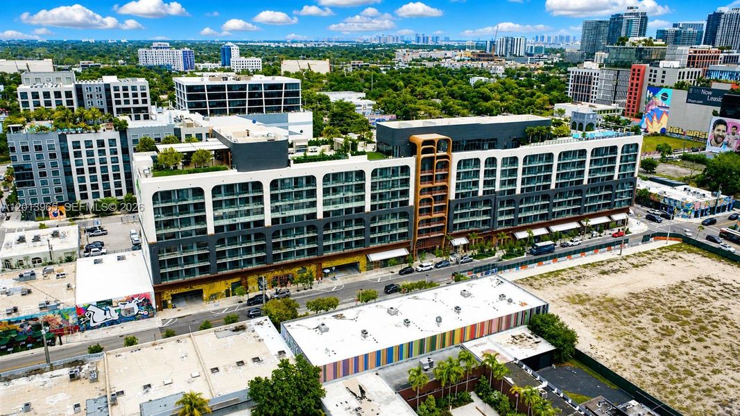 Condo located in Miami, FL showcasing its design and architecture (Image 3).