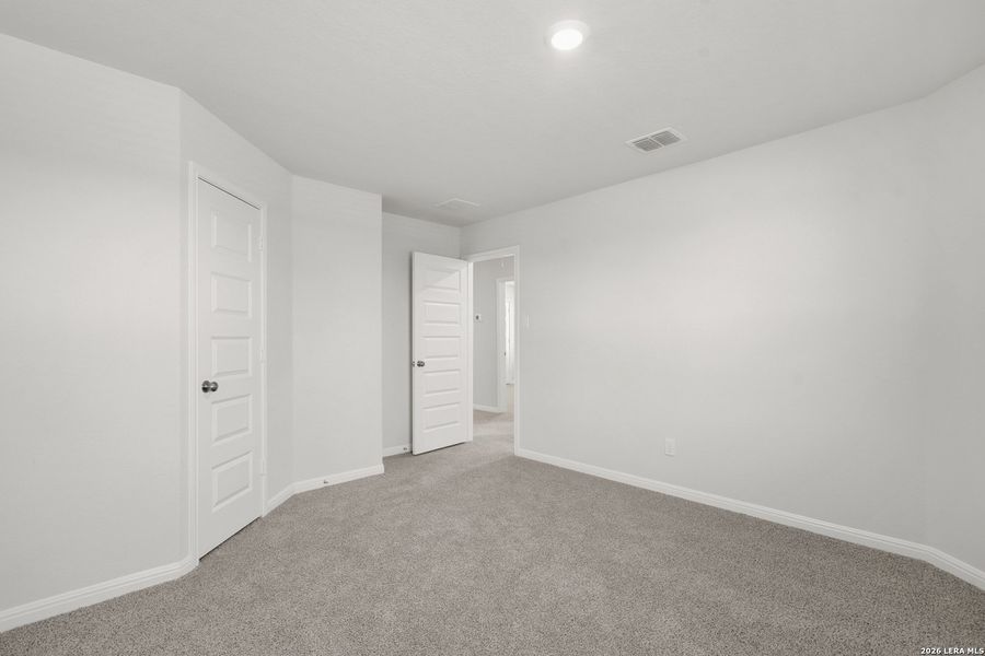 Spacious, unfurnished interior of a new home in Cinco Lakes, San Antonio (Image 17).