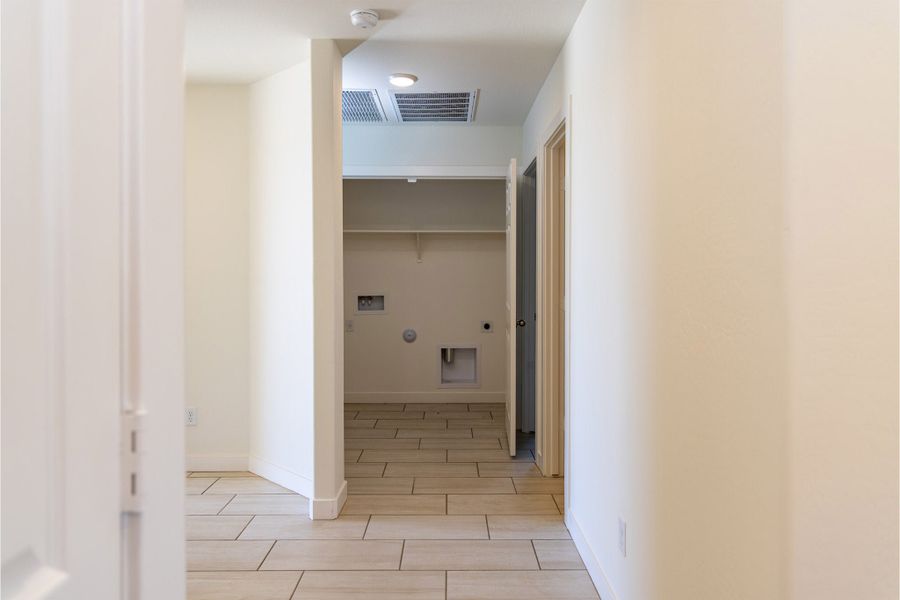 Spacious, unfurnished interior of a new home in Rancho Santa Rosa, Maricopa (Image 17).