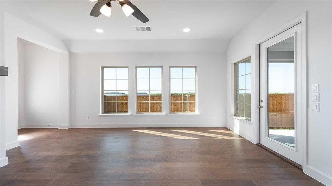 Spacious, unfurnished interior of a new home in The Heights At Uptown Celina 45', Celina (Image 14).