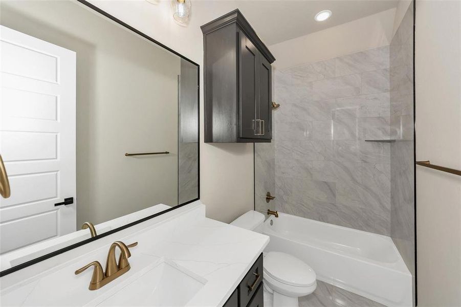 Bathroom with washtub / shower combination and vanity