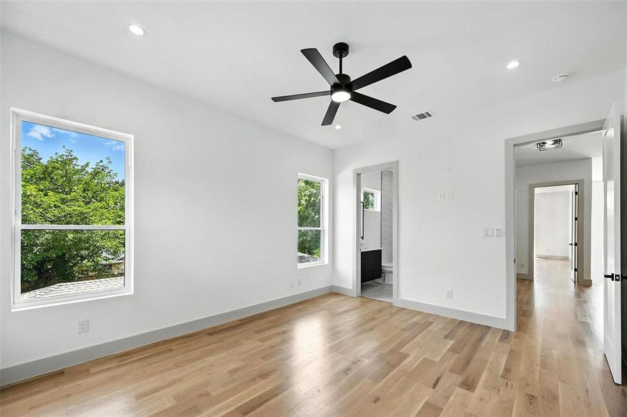 Spacious, unfurnished interior of a new home in , Dallas (Image 38).