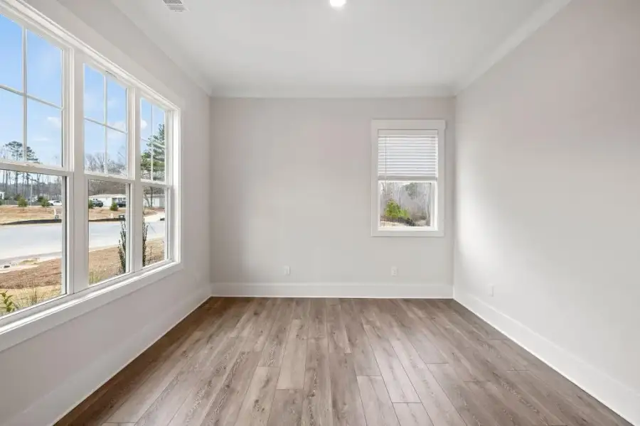 Spacious, unfurnished interior of a new home in Hillshire, Cumming (Image 15).