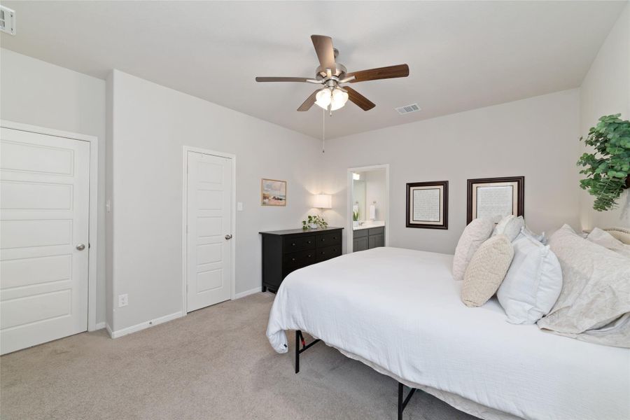 Furnished interior view inside a new home in Rosehill Meadow, Tomball (Image 16). Furnished interior view inside a new home in Rosehill Meadow, Tomball (Image 16).