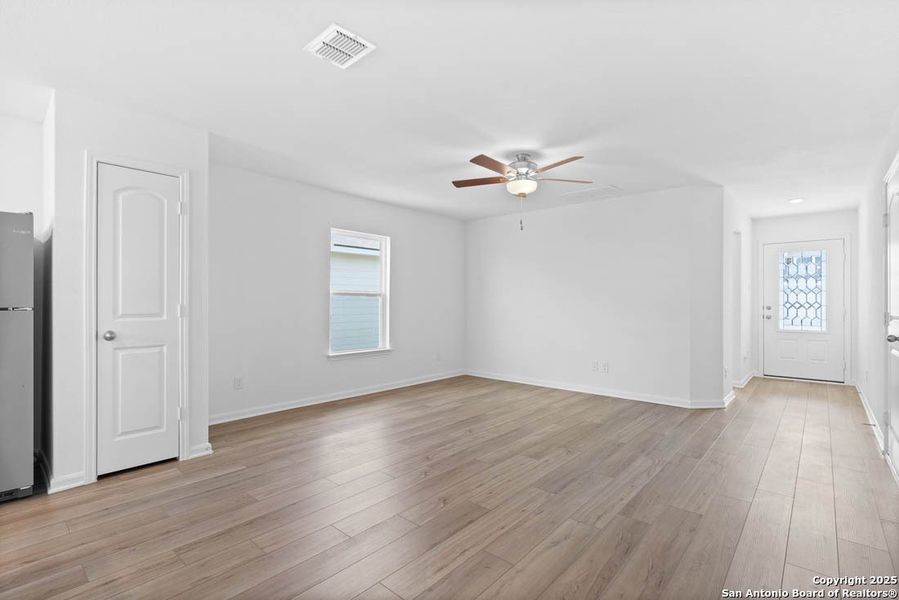 Spacious, unfurnished interior of a new home in , San Antonio (Image 9).