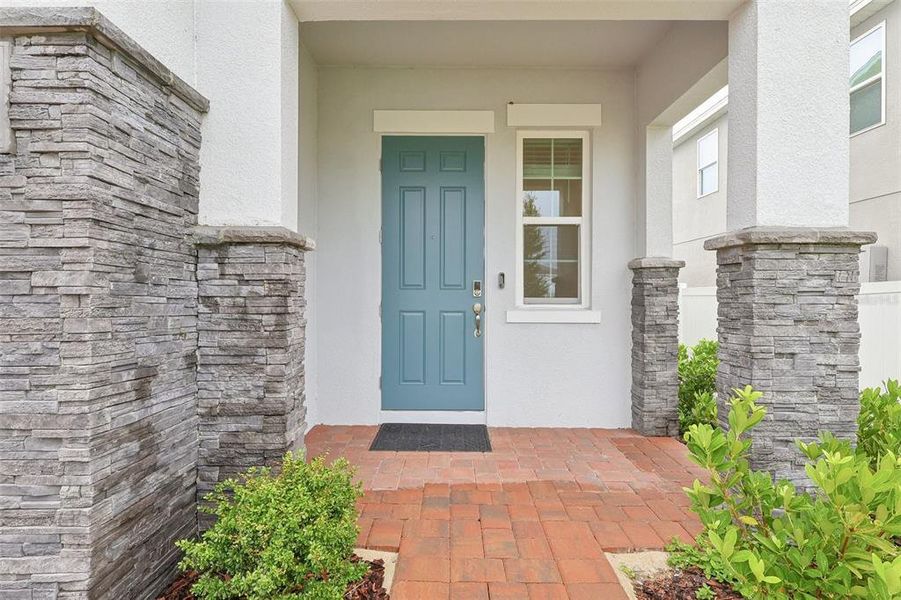 Exterior details and patio area of a home in Eagletail Landings, Howey-in-the-Hills (Image 25).