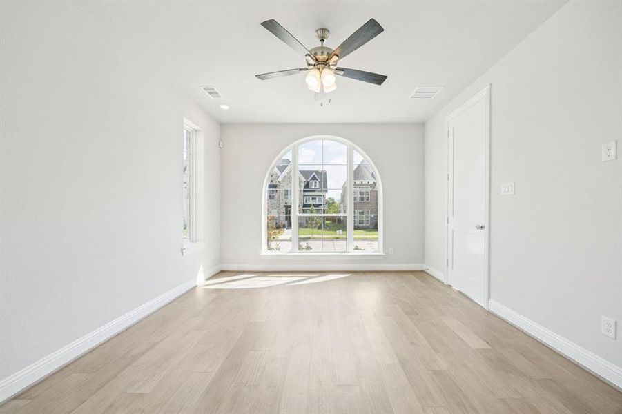 Spacious, unfurnished interior of a new home in Trails at Cottonwood Creek, Rowlett (Image 8).