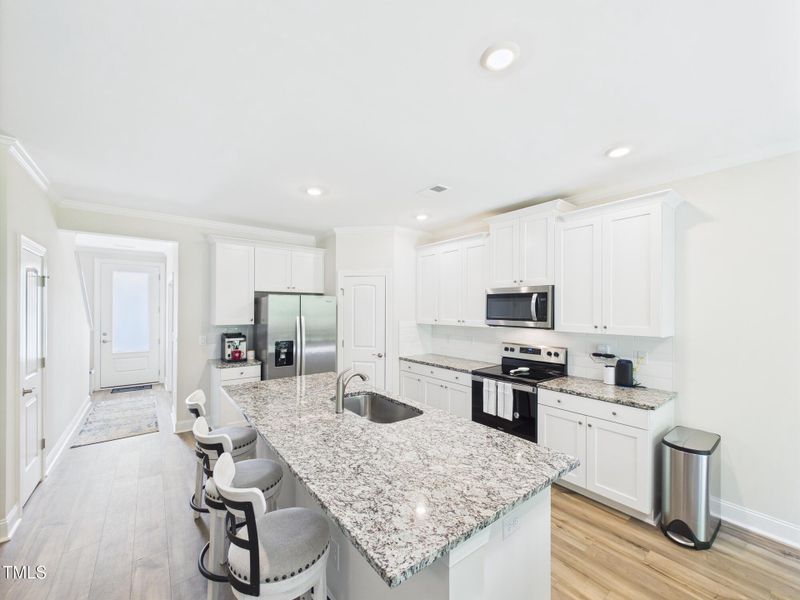 CAM01608G0-PR0104-STILL023