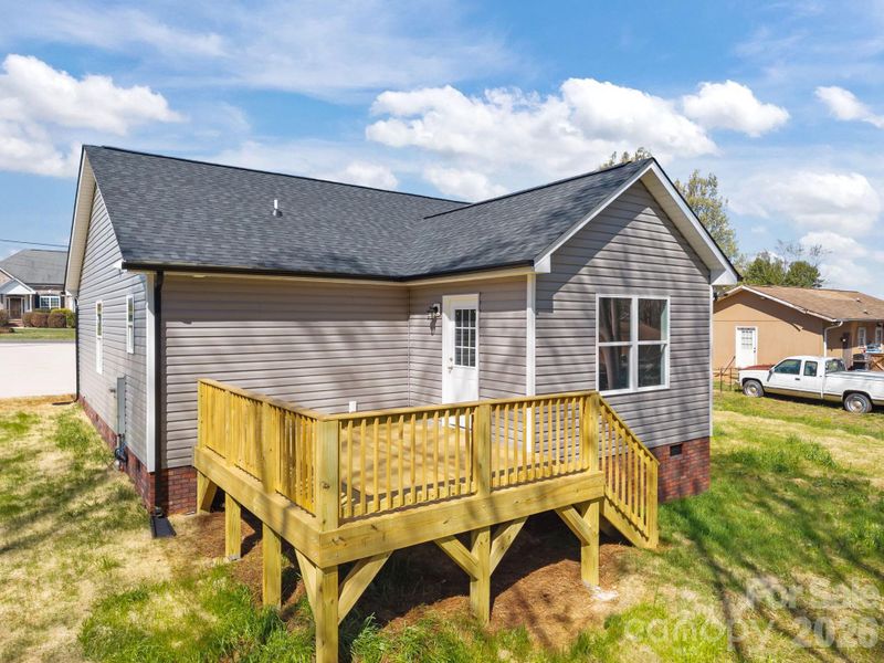 This deck is ready for summer grilling!