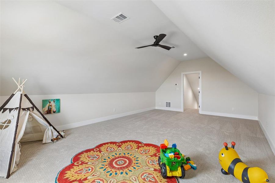 Spacious, unfurnished interior of a new home in , Sherman (Image 33).