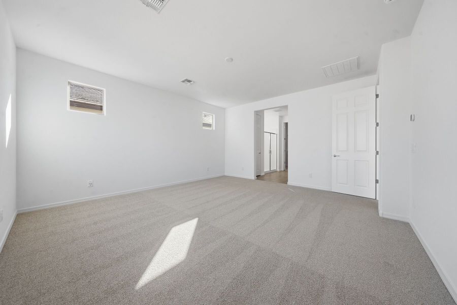 Spacious, unfurnished interior of a new home in Tierra Vistoso, Surprise (Image 11).