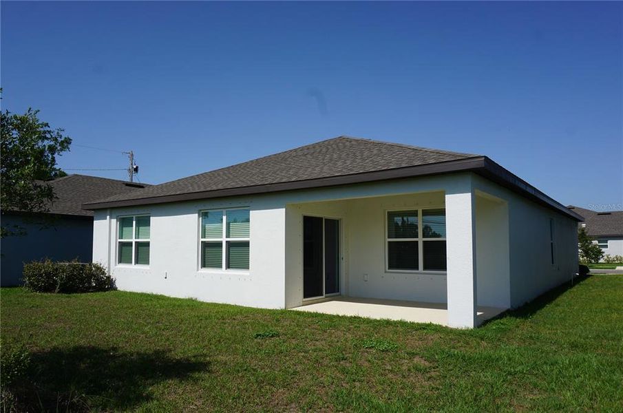 Exterior details and patio area of a home in Summers Cay, Thonotosassa (Image 2).