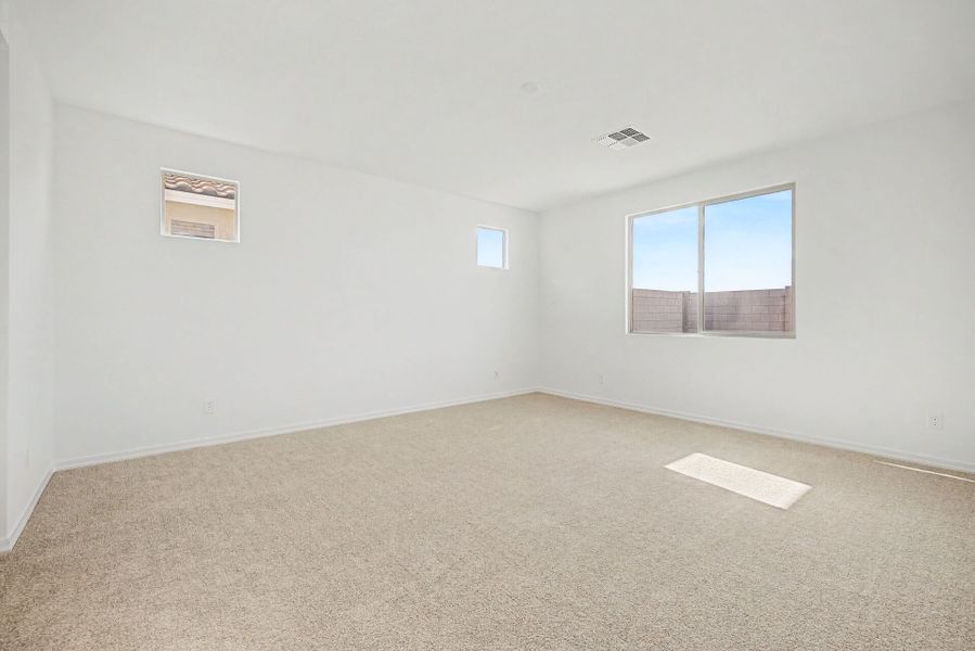Spacious, unfurnished interior of a new home in White Tank Vistas, Waddell (Image 11).