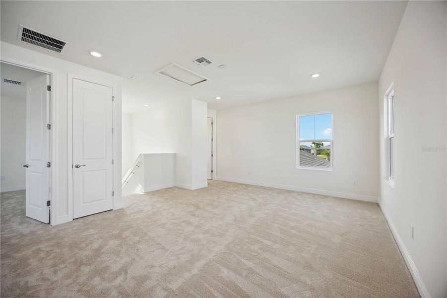 Spacious, unfurnished interior of a new home in Bungalow Walk at Lakewood Ranch, Lakewood Ranch (Image 19).
