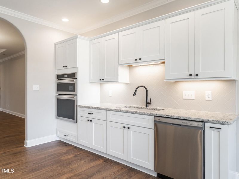 11 2374_WhelenDr Kitchen4