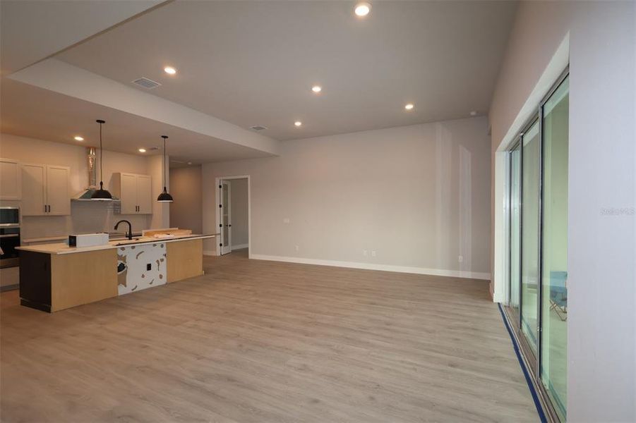 Spacious, unfurnished interior of a new home in Chapel Crossings – Classic Series, Wesley Chapel (Image 7).