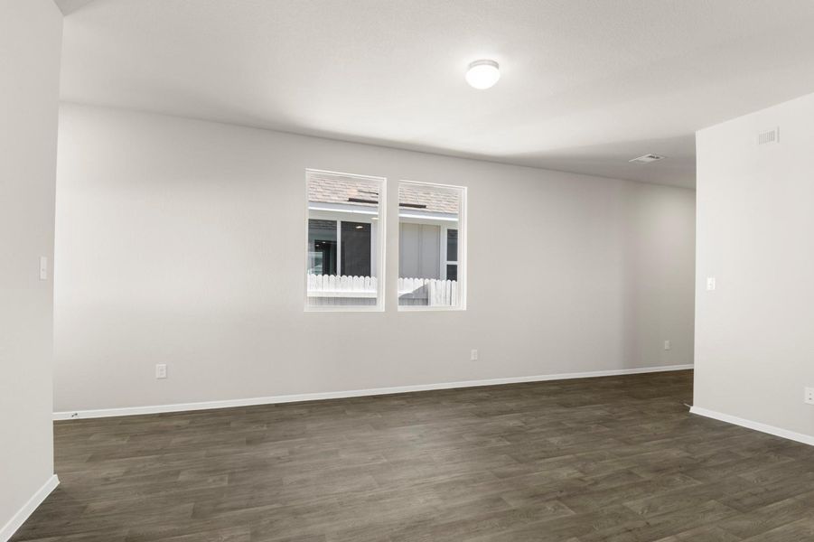 Spacious, unfurnished interior of a new home in Harvest Ridge, Elgin (Image 19).