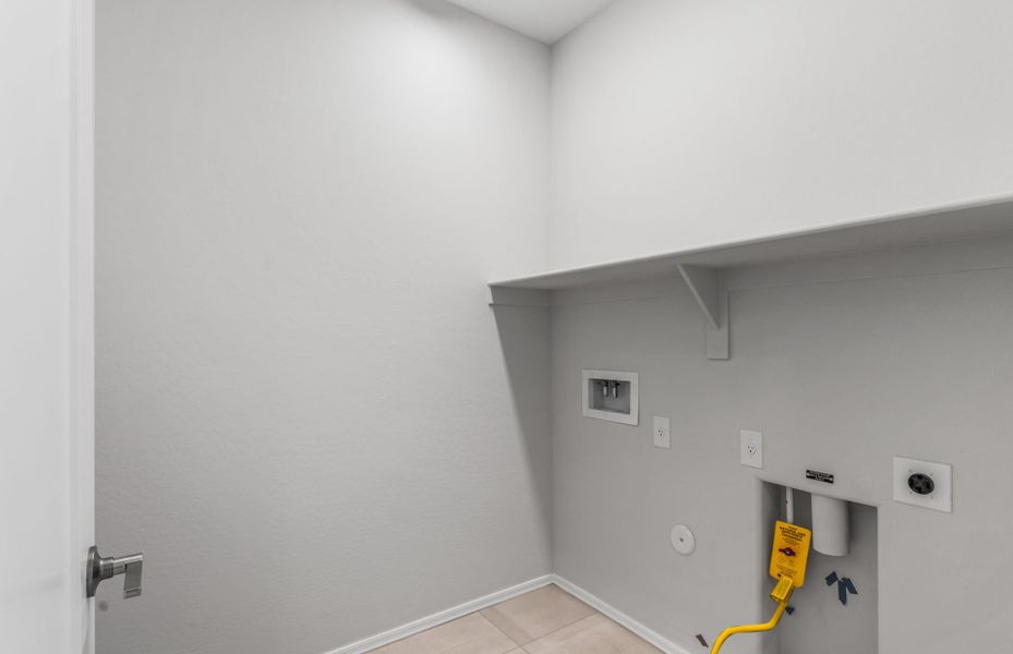 Spacious, unfurnished interior of a new home in Sun City Festival, Buckeye (Image 26).