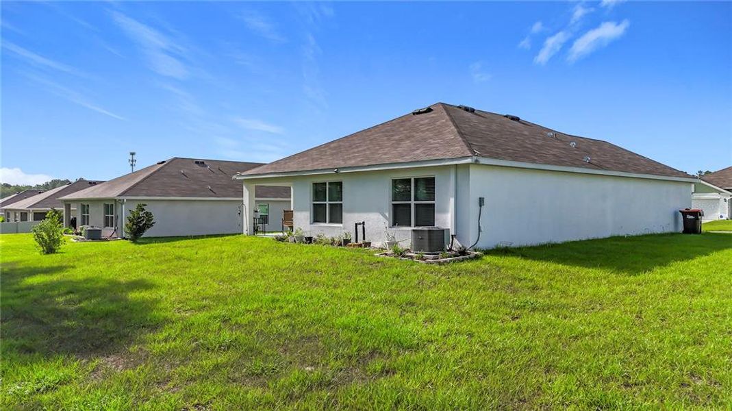 Exterior details and patio area of a home in Huntington Ridge, Ocala (Image 3).