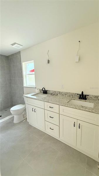 Furnished interior view inside a new home in , Ocklawaha (Image 4).