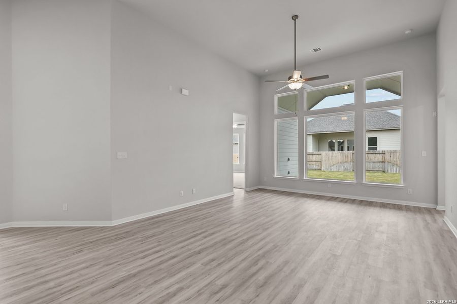 Spacious, unfurnished interior of a new home in Buffalo Crossing, Cibolo (Image 32).