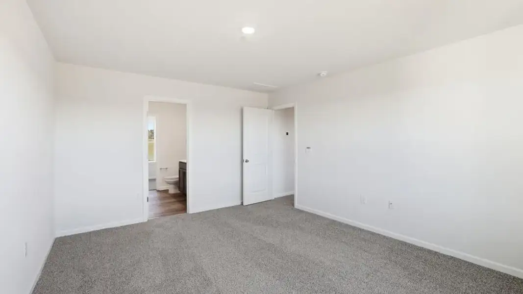 Spacious, unfurnished interior of a new home in Baxter Village, Boiling Springs (Image 35).