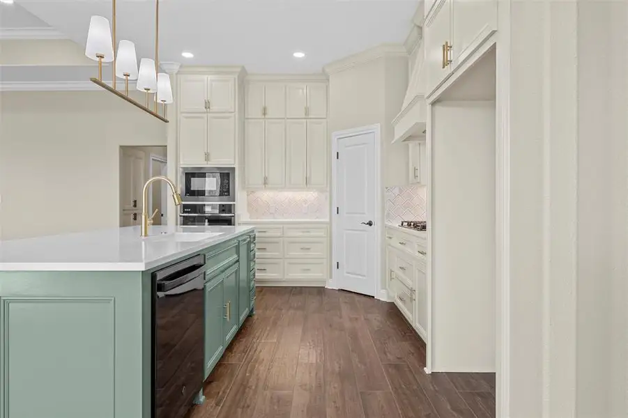 Furnished interior view inside a new home in , Robinson (Image 10).