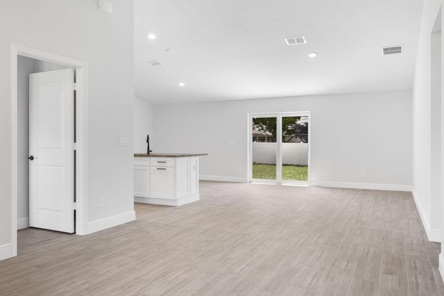 Spacious, unfurnished interior of a new home in , Port St. Lucie (Image 19).