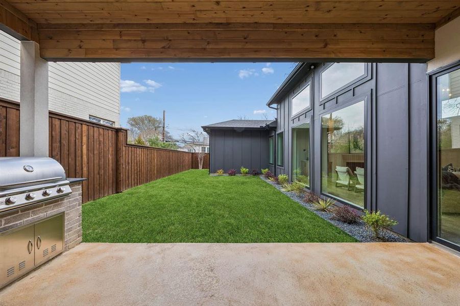 Exterior details and patio area of a home in , Dallas (Image 25).