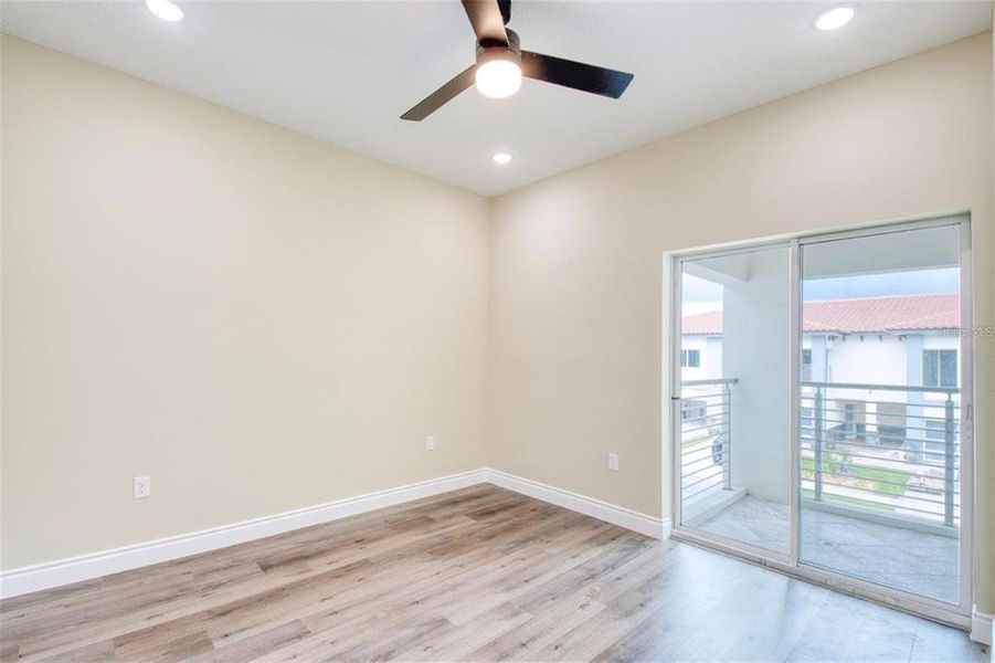 Spacious, unfurnished interior of a new home in , Davenport (Image 20).
