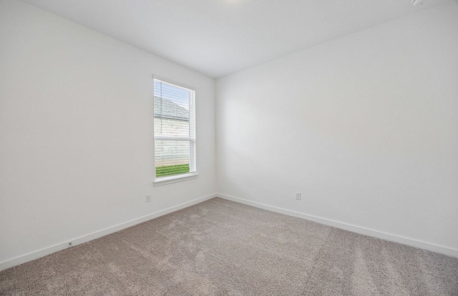 Spacious, unfurnished interior of a new home in Sunfield, Buda (Image 25).