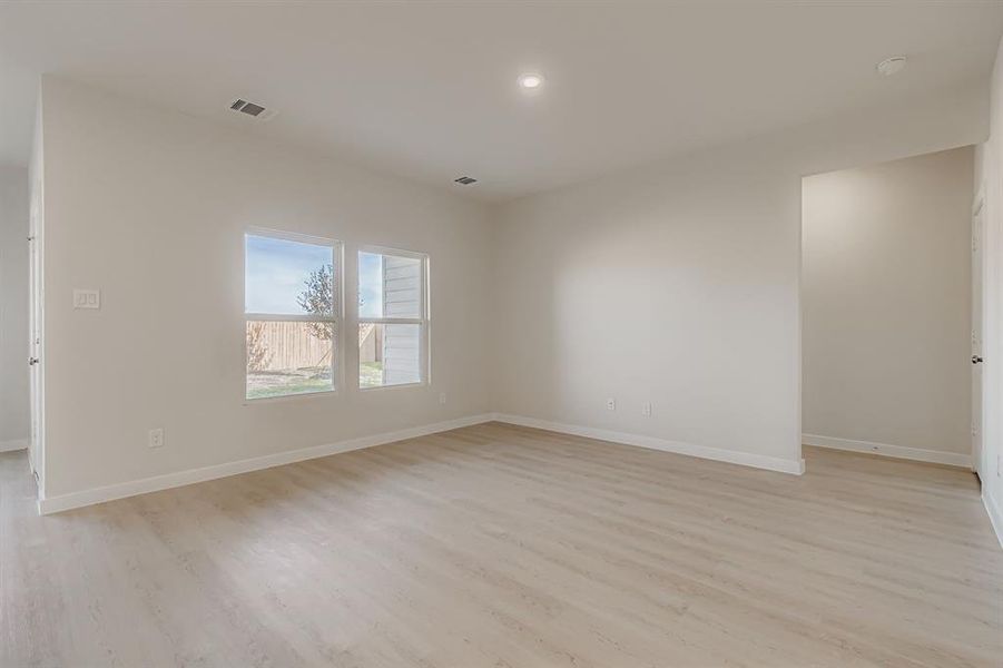 Spacious, unfurnished interior of a new home in MiraVerde, Crowley (Image 25).