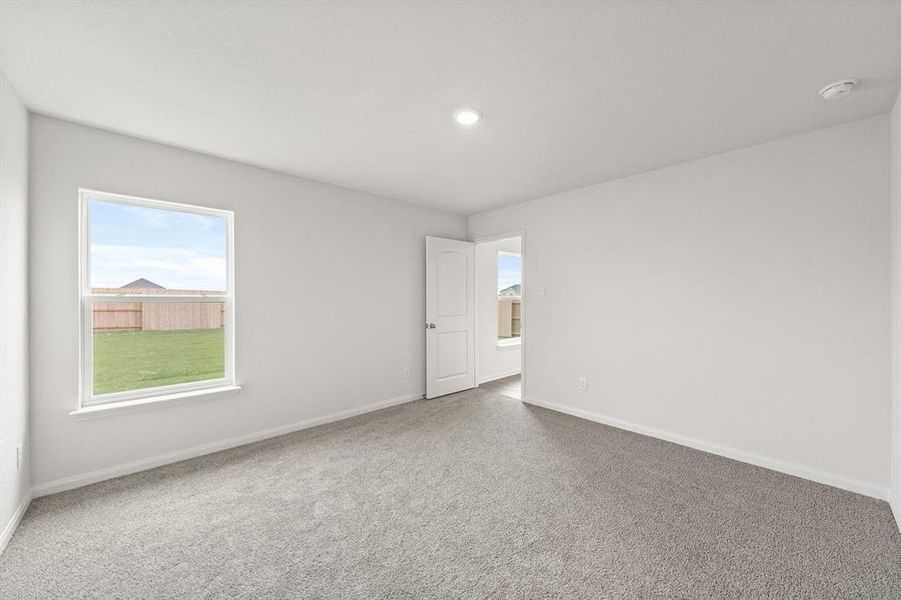 Spacious, unfurnished interior of a new home in Retreat at Fossil Creek, Fort Worth (Image 9).