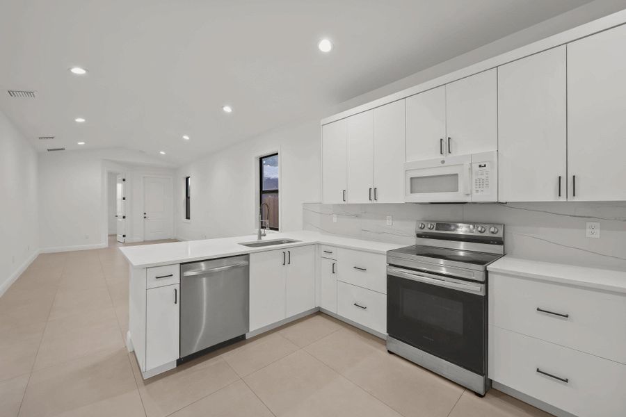 633 55th Street - 23.jpg-SMALL 633 55th Street - 23.jpg-SMALL