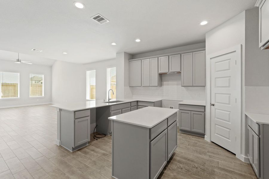 Furnished interior view inside a new home in Briarwood Crossing, Rosenberg (Image 8).
