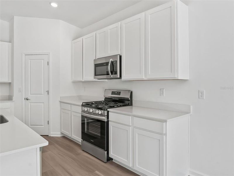 Furnished interior view inside a new home in Juliette Falls, Dunnellon (Image 11).