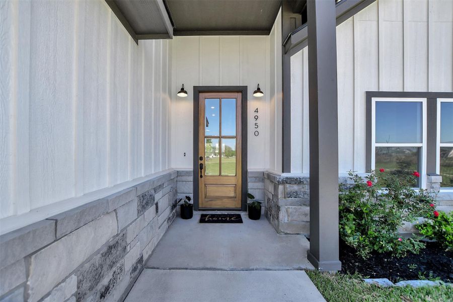 Exterior details and patio area of a home in , Iola (Image 4).