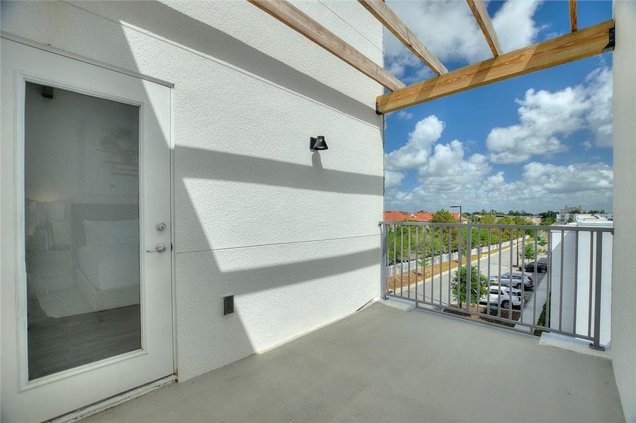 Exterior details and patio area of a home in , Davenport (Image 30).