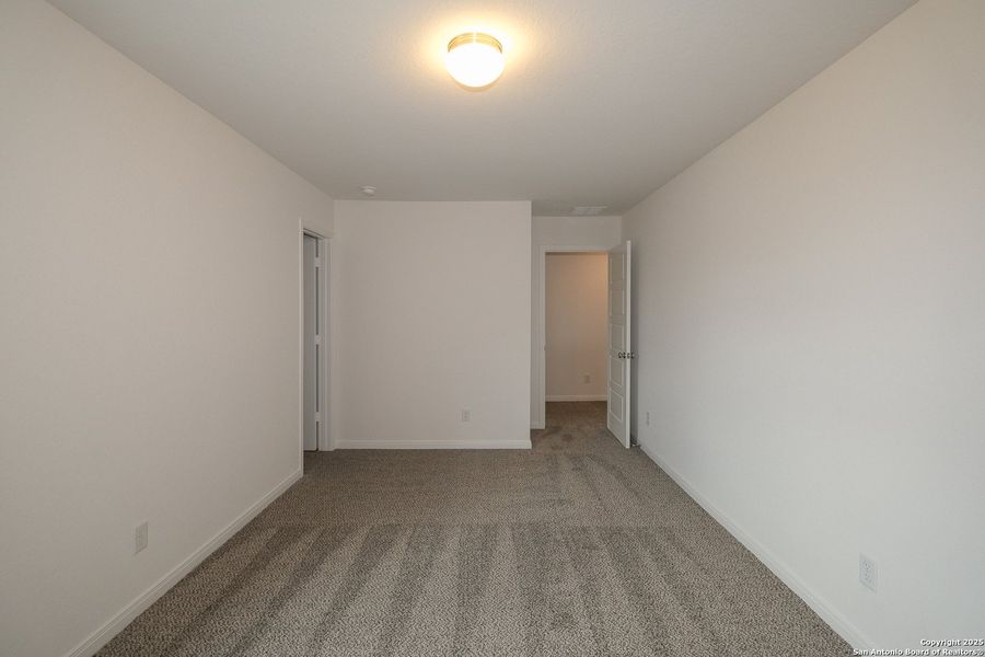 Spacious, unfurnished interior of a new home in Winding Brook, San Antonio (Image 19). Spacious, unfurnished interior of a new home in Winding Brook, San Antonio (Image 19).