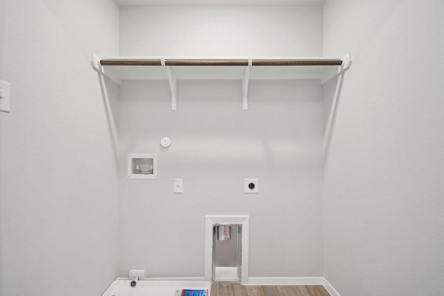 Spacious, unfurnished interior of a new home in Cloverleaf, Austin (Image 33).