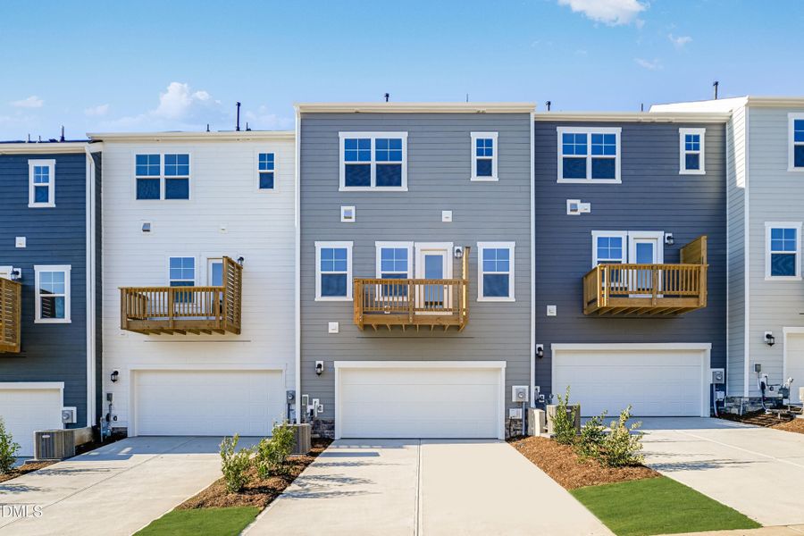 SUN_Stoneriver_Pic_Colton_Back_1of1