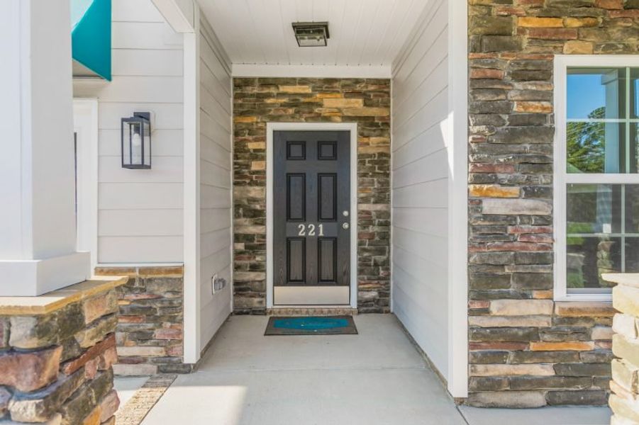 Exterior details and patio area of a home in Avondale, Greensboro (Image 3).