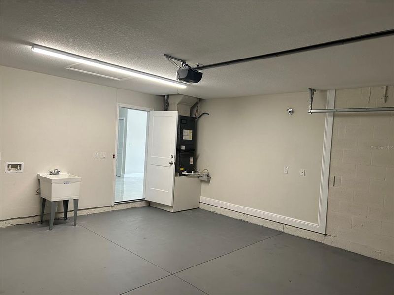 Spacious, unfurnished interior of a new home in , Tampa (Image 19).