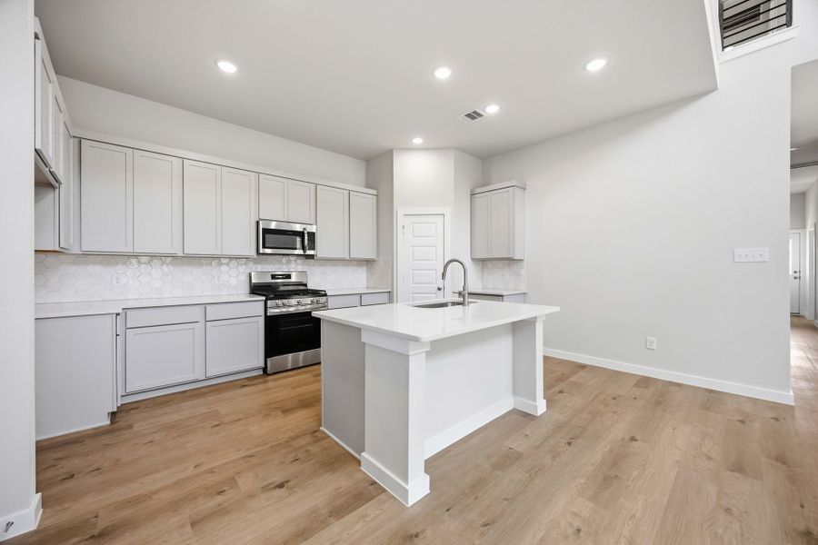1204 Lilly Ln - Mansfield B - Kitchen