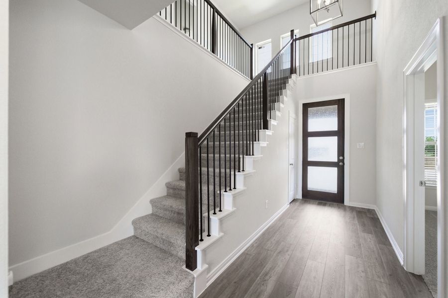 Spacious, unfurnished interior of a new home in La Terra, Celina (Image 21).