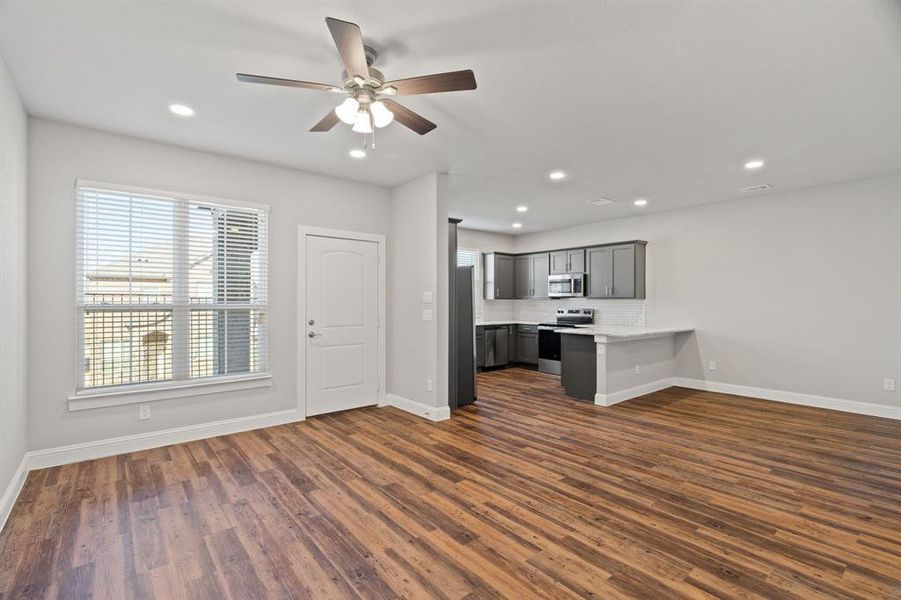 Spacious, unfurnished interior of a new home in , Weatherford (Image 21).