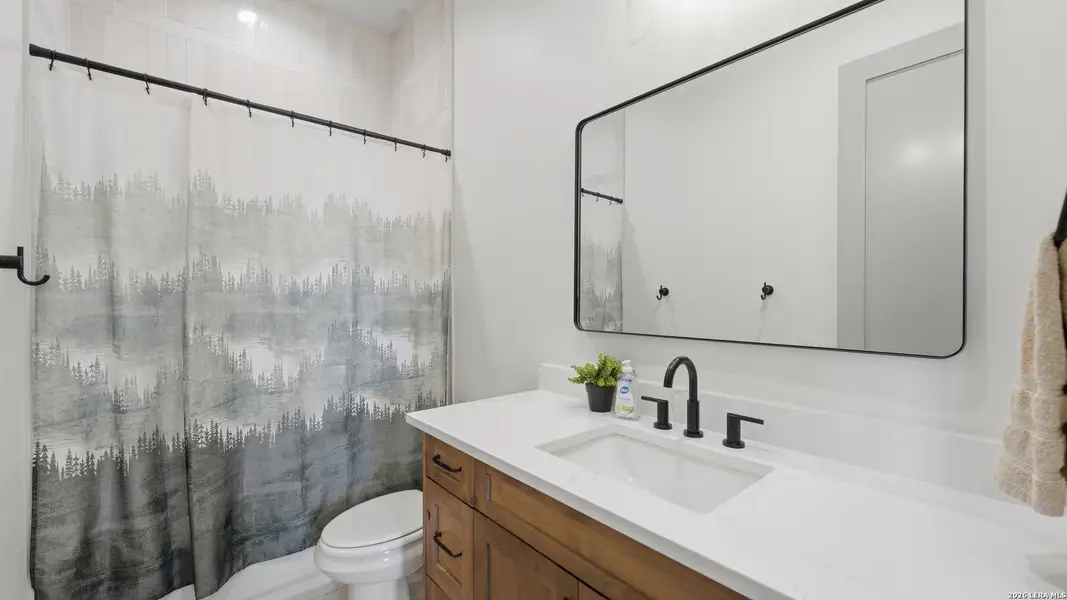 Furnished interior view inside a new home in , Seguin (Image 7).