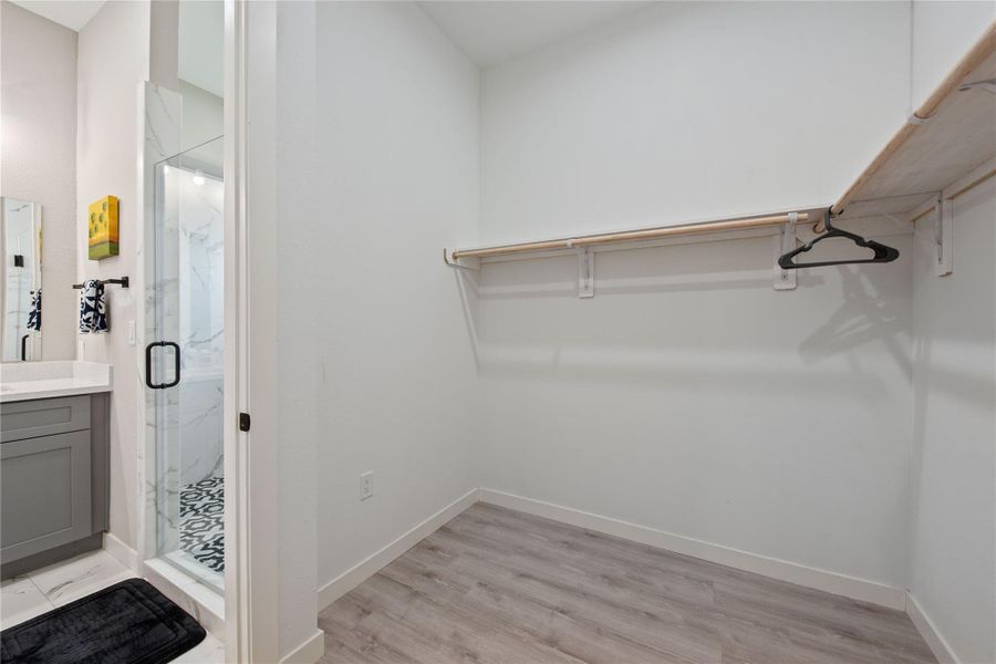 Spacious, unfurnished interior of a new home in , Kemah (Image 22).