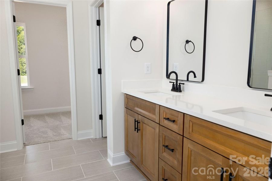 Primary Bath leads to WIC
